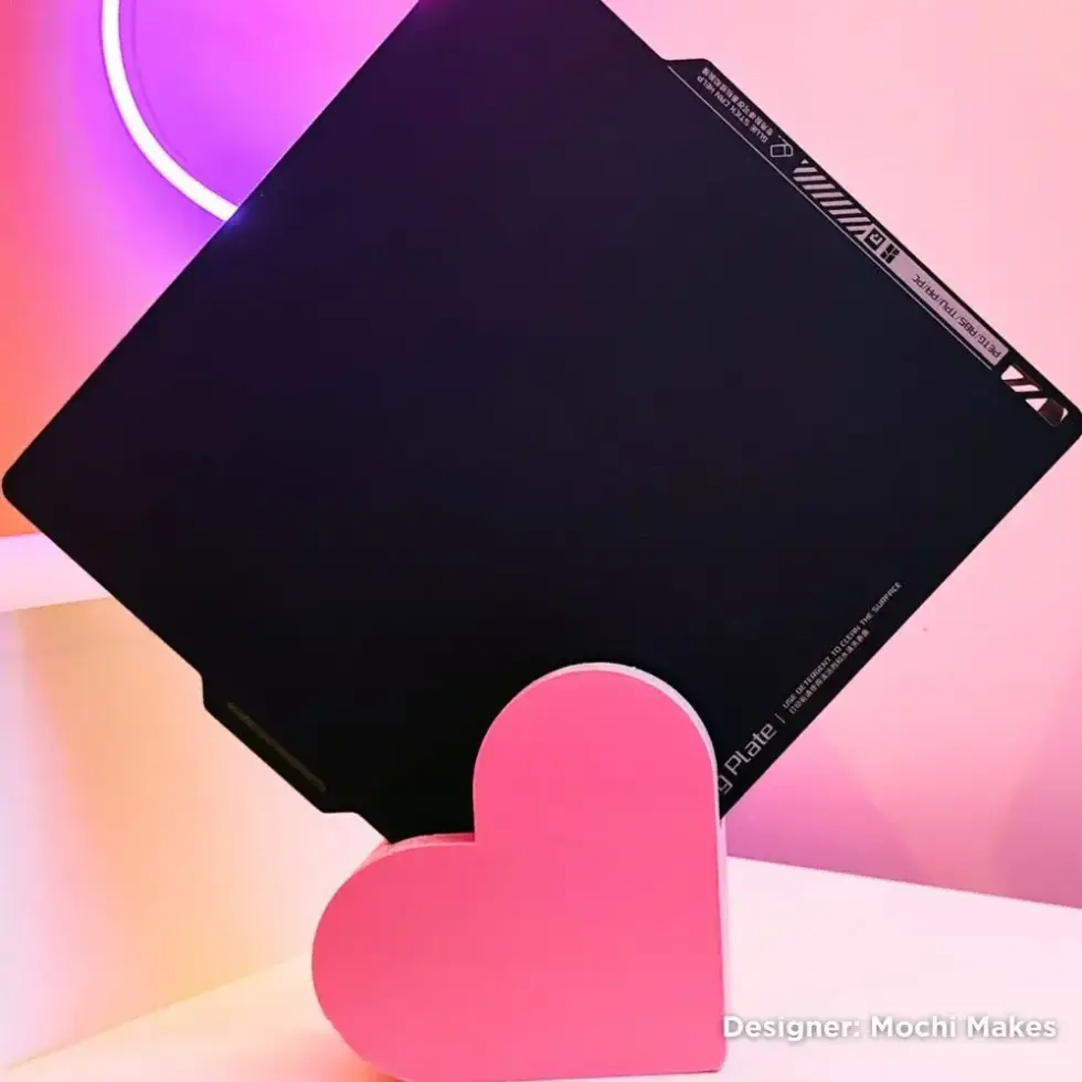 hear shape holder for a build plate